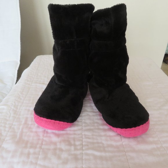 BEDDY BYE BETSEYS Other - BEDDY BYE BETSEYS  BLACK SLIPPERS W/POM POMS